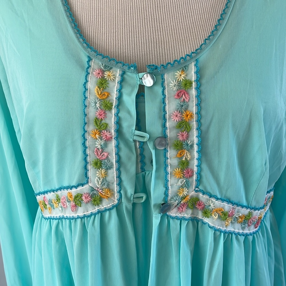 Vintage 1960's Sears nightgown with robe with embroidered flower trim size 38-40 - Picture 3 of 9